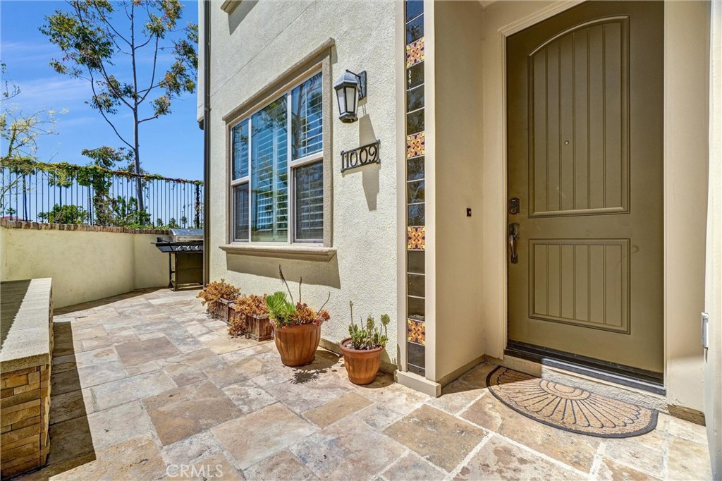 1009 El Paseo Property Photo 2