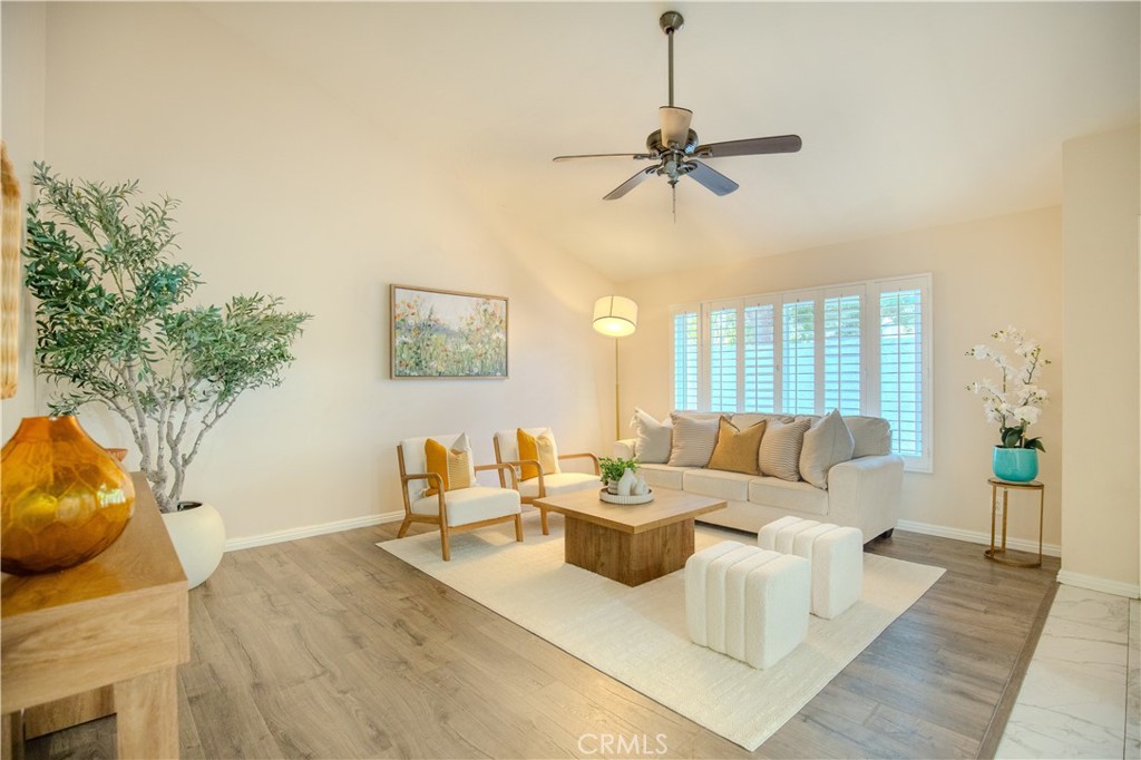 2528 N Tustin D Property Photo 2