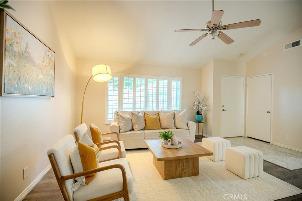 2528 N Tustin D Property Photo 3