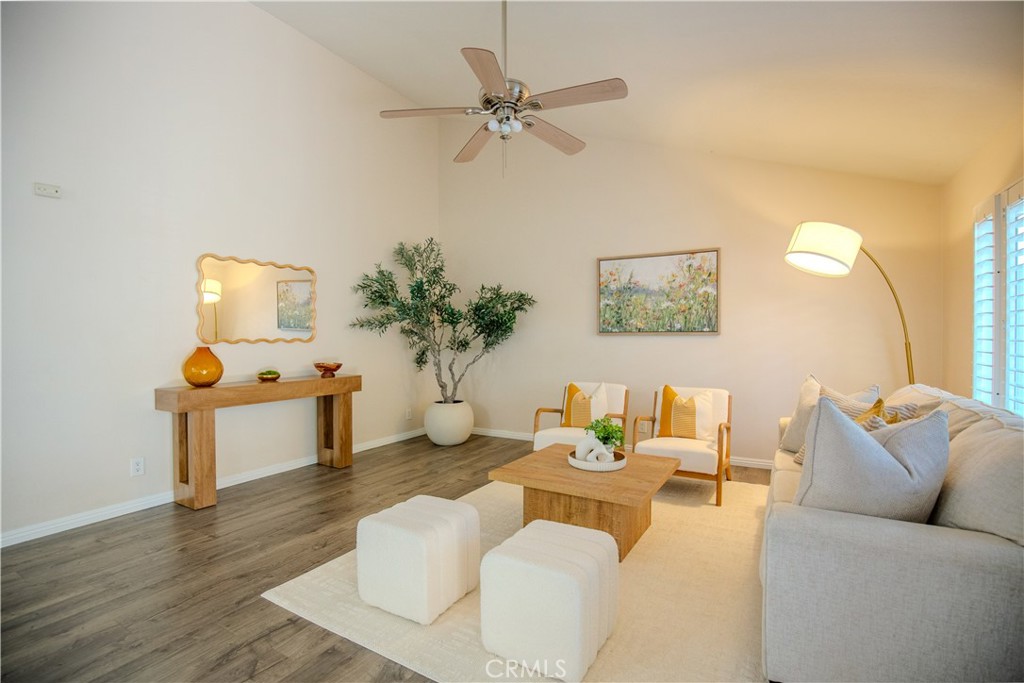 2528 N Tustin D Property Photo 4