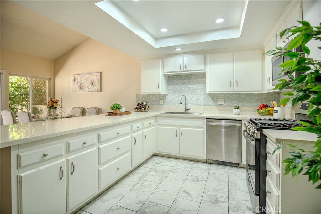 2528 N Tustin D Property Photo 20