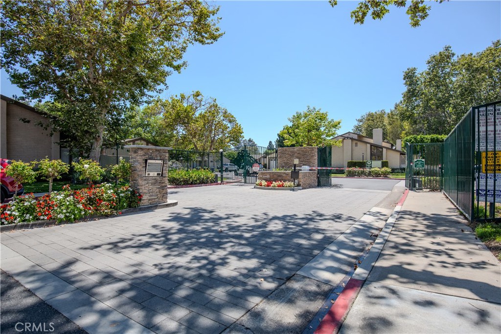 2528 N Tustin D Property Photo 34
