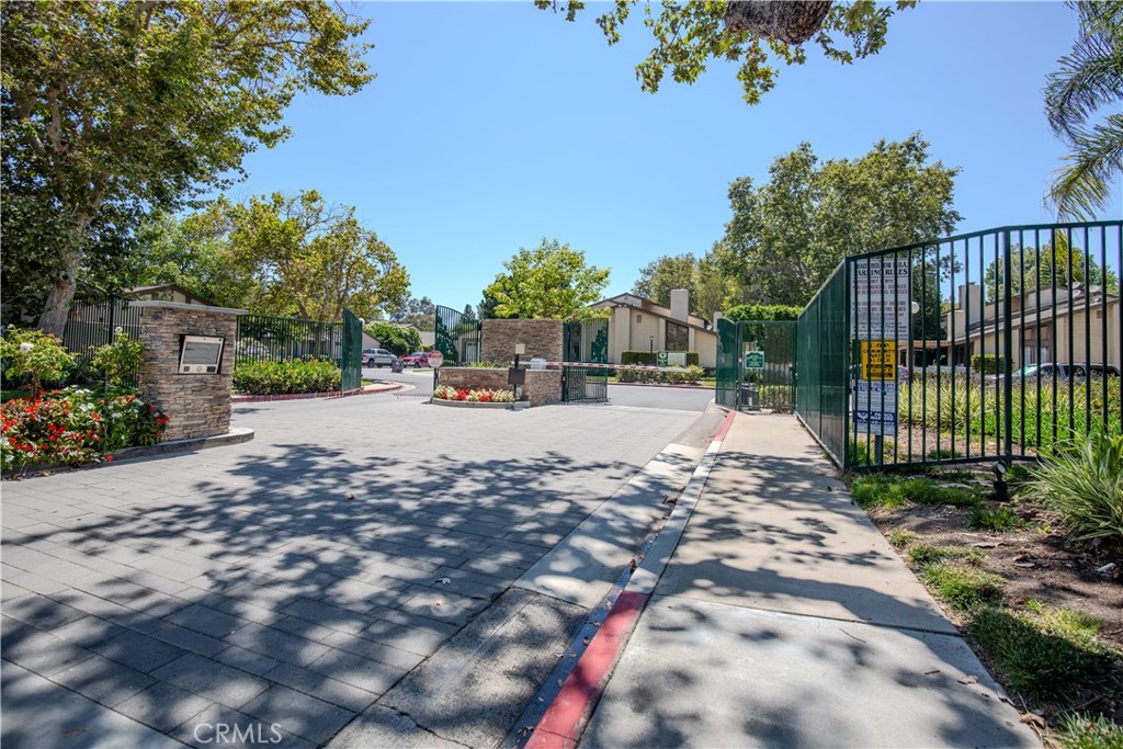 2528 N Tustin D Property Photo 35