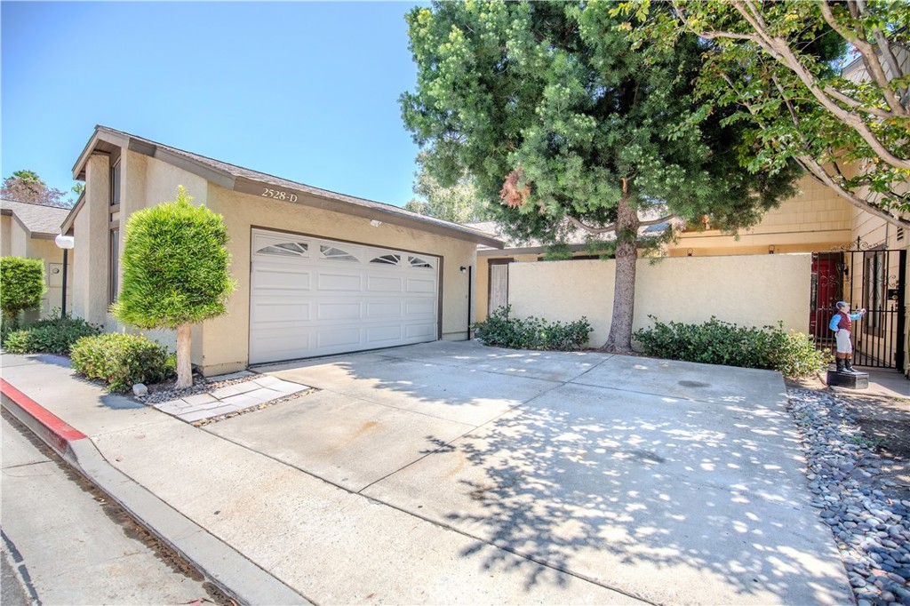 2528 N Tustin D Property Photo 53