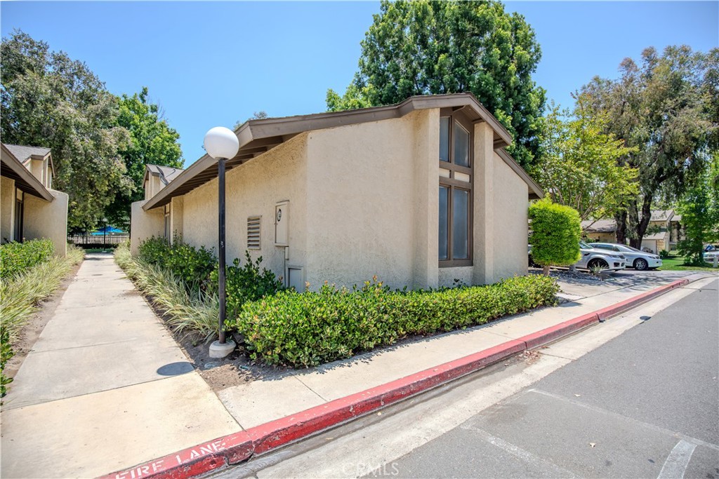 2528 N Tustin D Property Photo 55