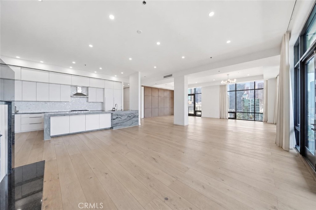 1111 S Grand Avenue Ph 5 Property Photo 1