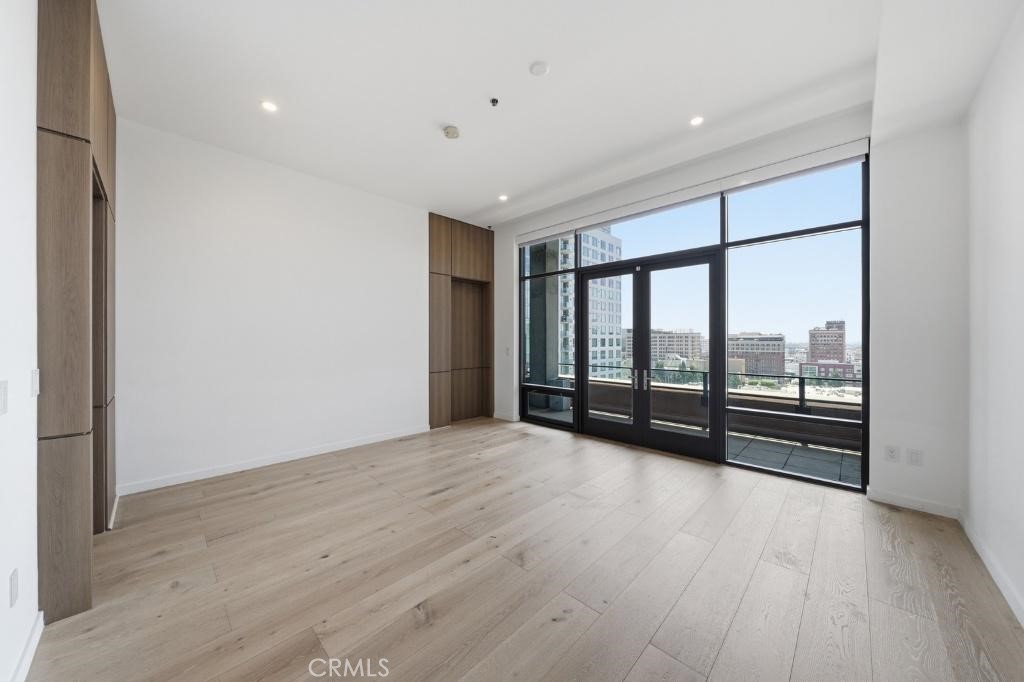 1111 S Grand Avenue Ph 5 Property Photo 5