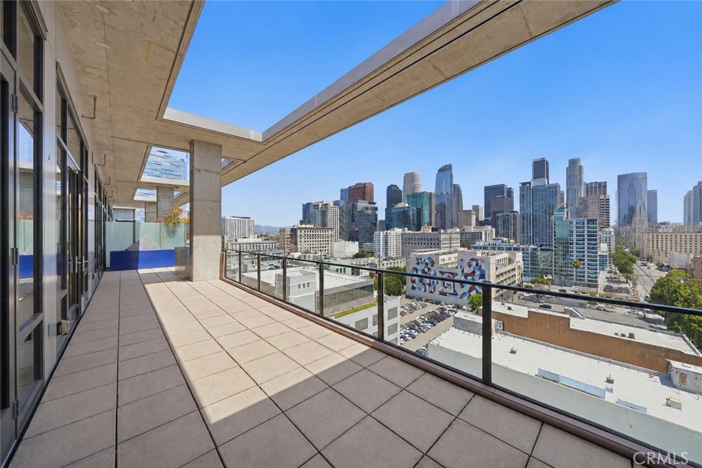 1111 S Grand Avenue Ph 5 Property Photo 9