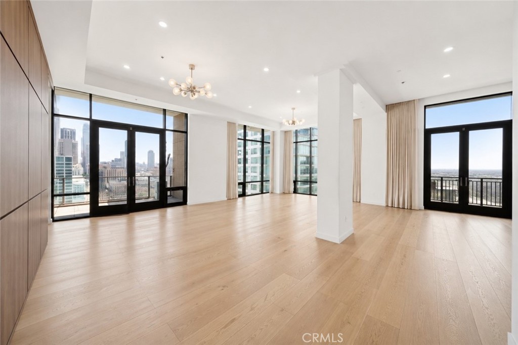 1111 S Grand Avenue Ph 5 Property Photo 13