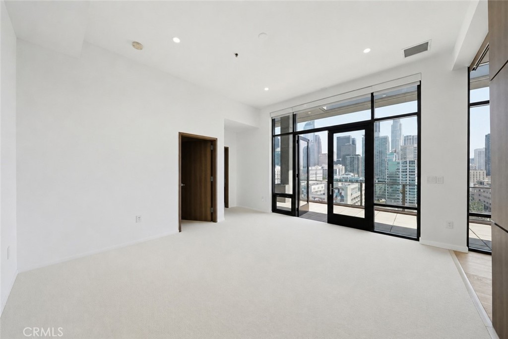 1111 S Grand Avenue Ph 5 Property Photo 22