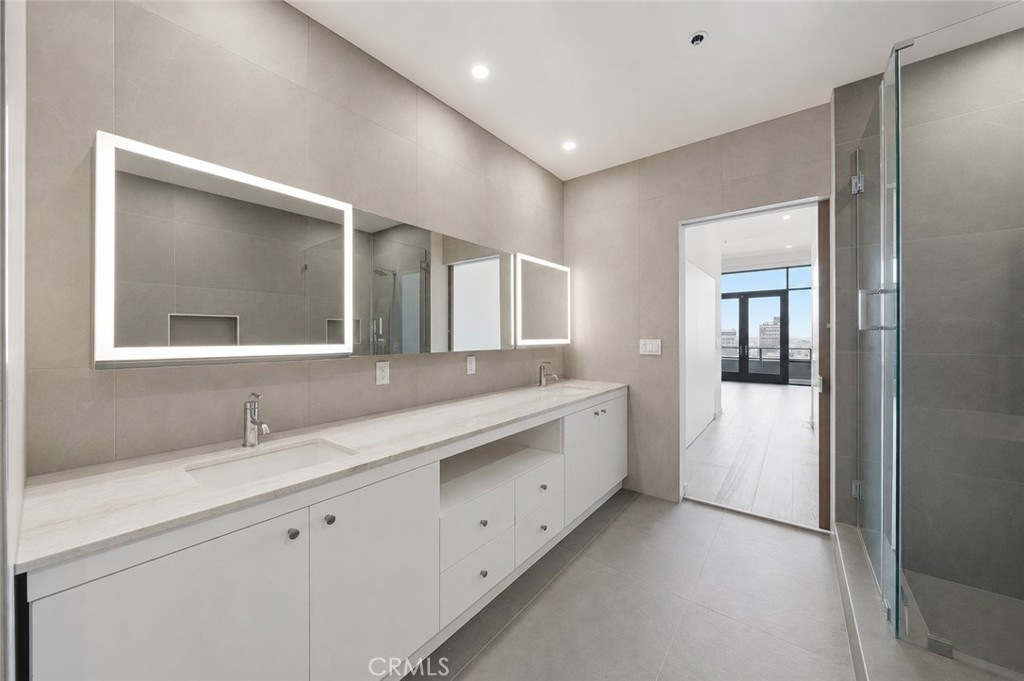 1111 S Grand Avenue Ph 5 Property Photo 25