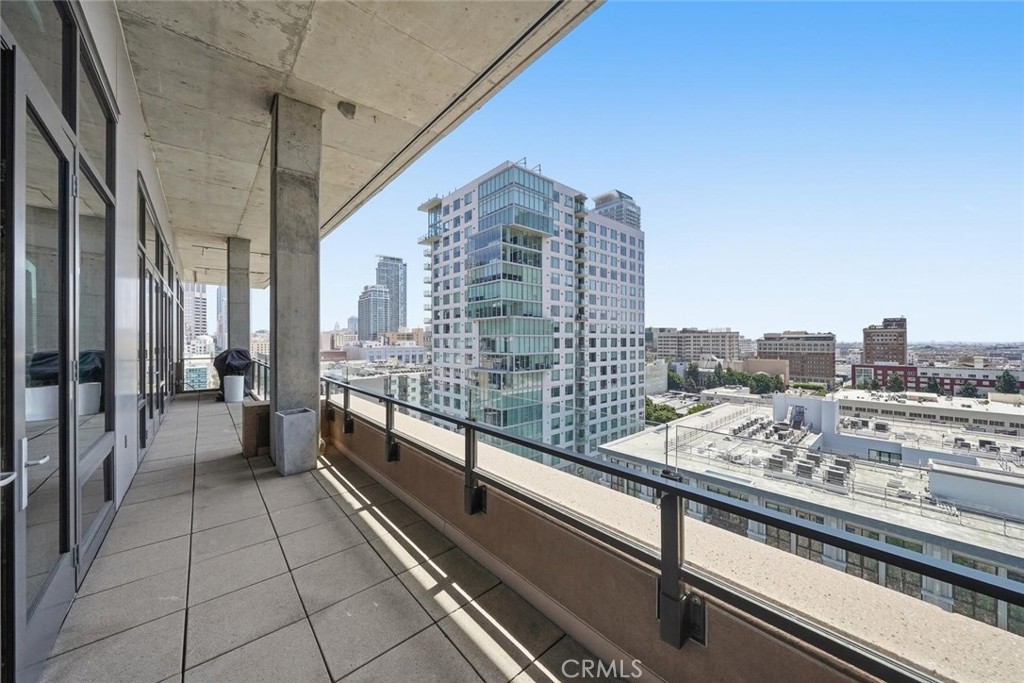 1111 S Grand Avenue Ph 5 Property Photo 30