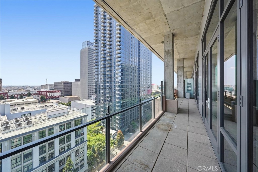 1111 S Grand Avenue Ph 5 Property Photo 31