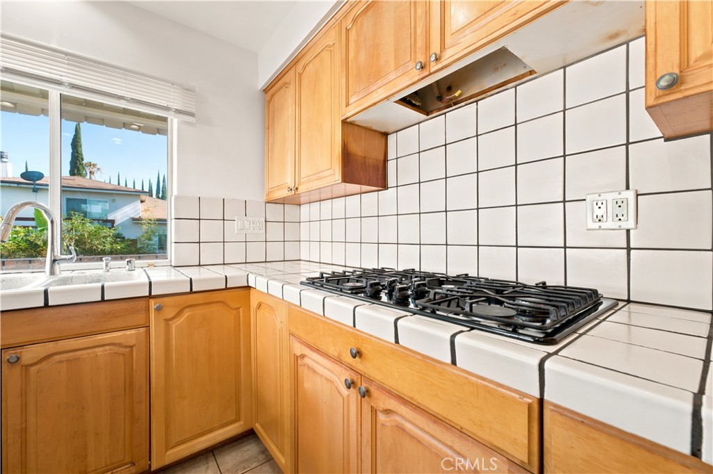 20232 Gifford Street Property Photo 6