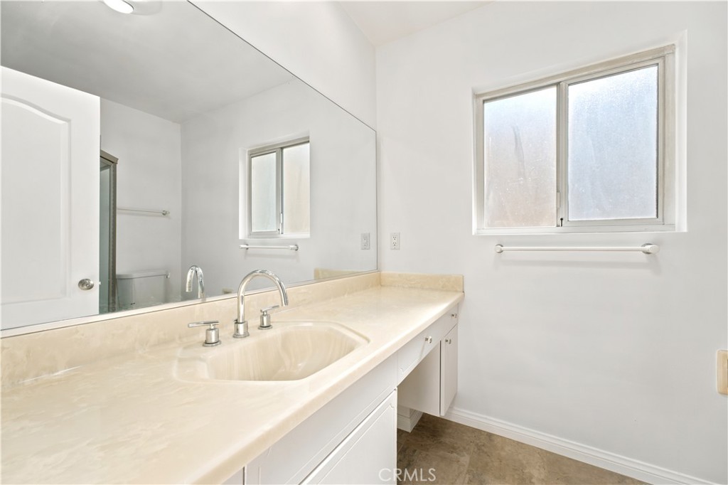 20232 Gifford Street Property Photo 23