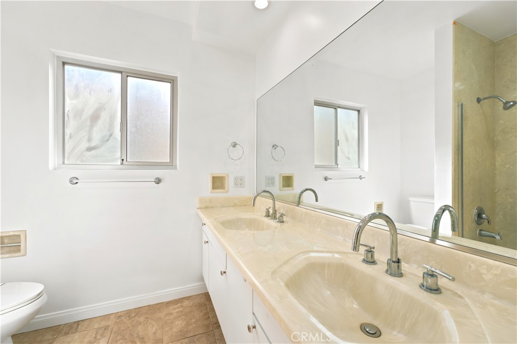 20232 Gifford Street Property Photo 25