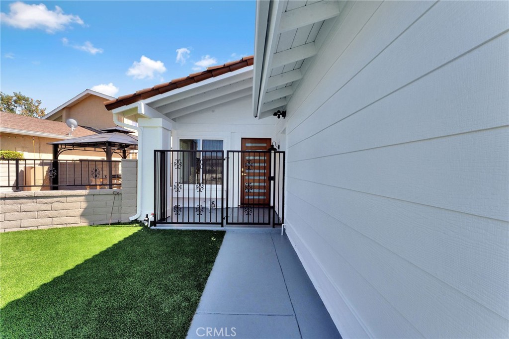 24852 Lagrima Property Photo 3