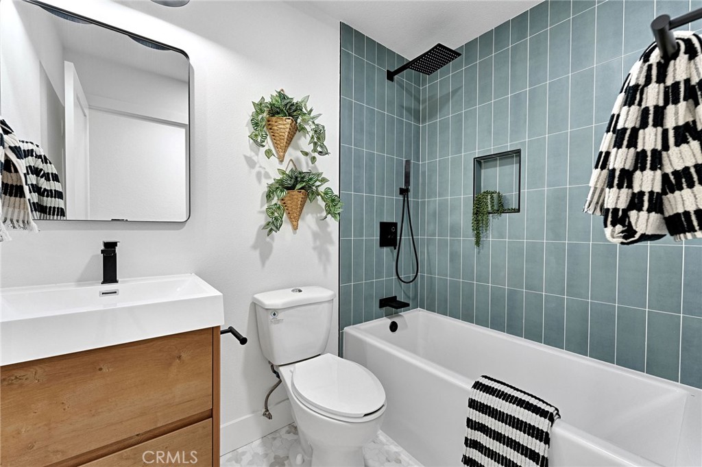 24852 Lagrima Property Photo 20
