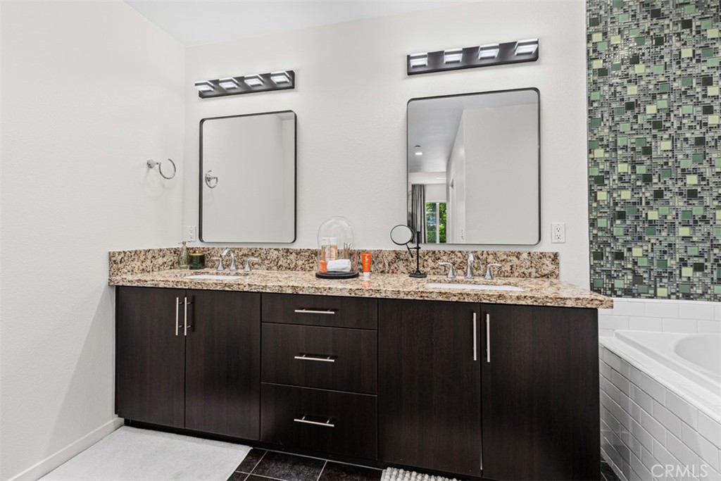 21 Gramercy 220 Property Photo 18