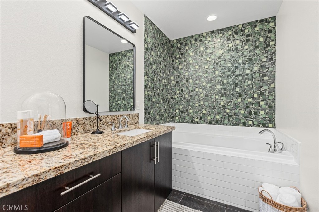 21 Gramercy 220 Property Photo 19