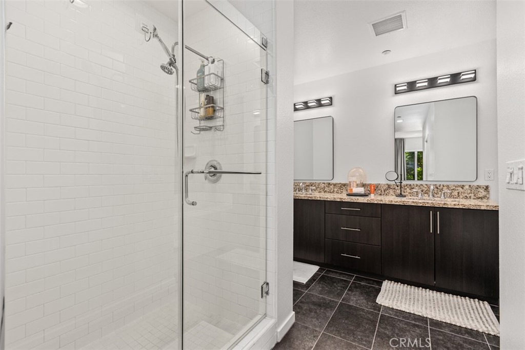 21 Gramercy 220 Property Photo 20