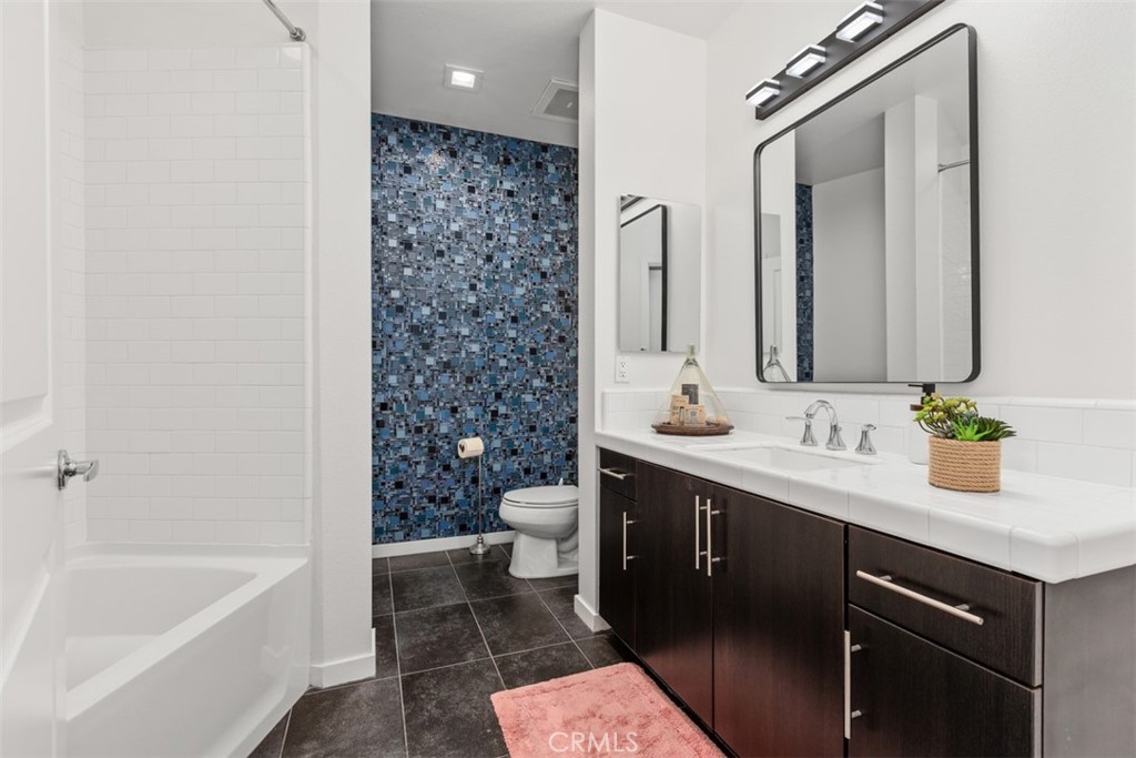 21 Gramercy 220 Property Photo 24