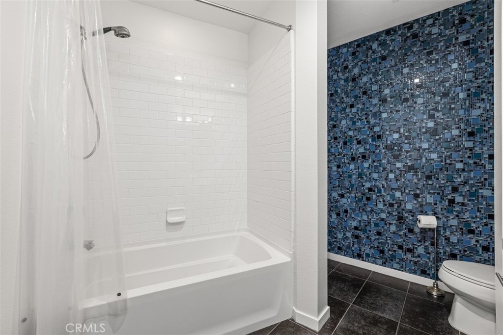 21 Gramercy 220 Property Photo 25