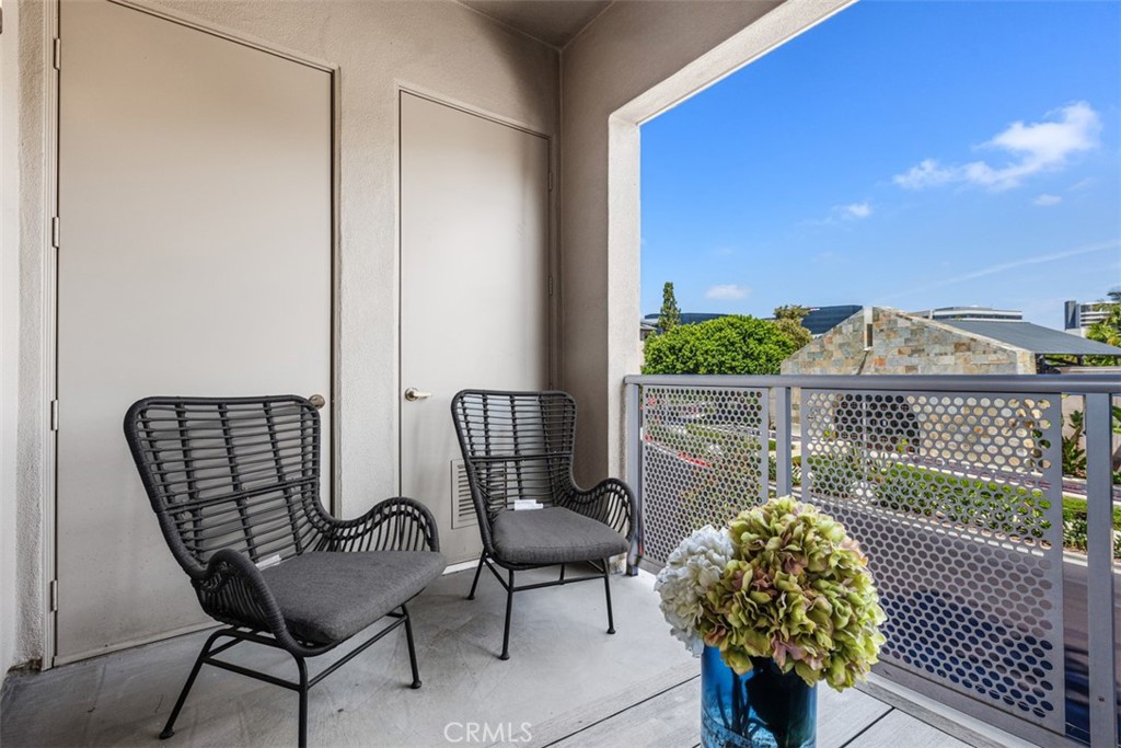 21 Gramercy 220 Property Photo 27