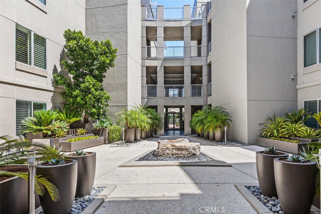 21 Gramercy 220 Property Photo 41