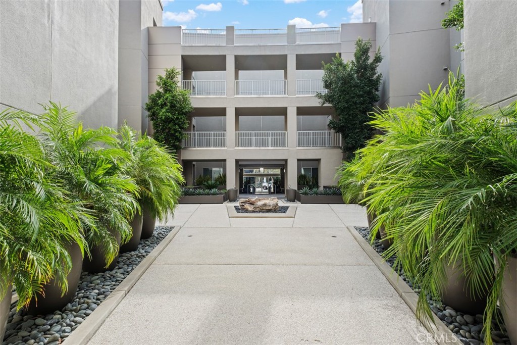 21 Gramercy 220 Property Photo 46