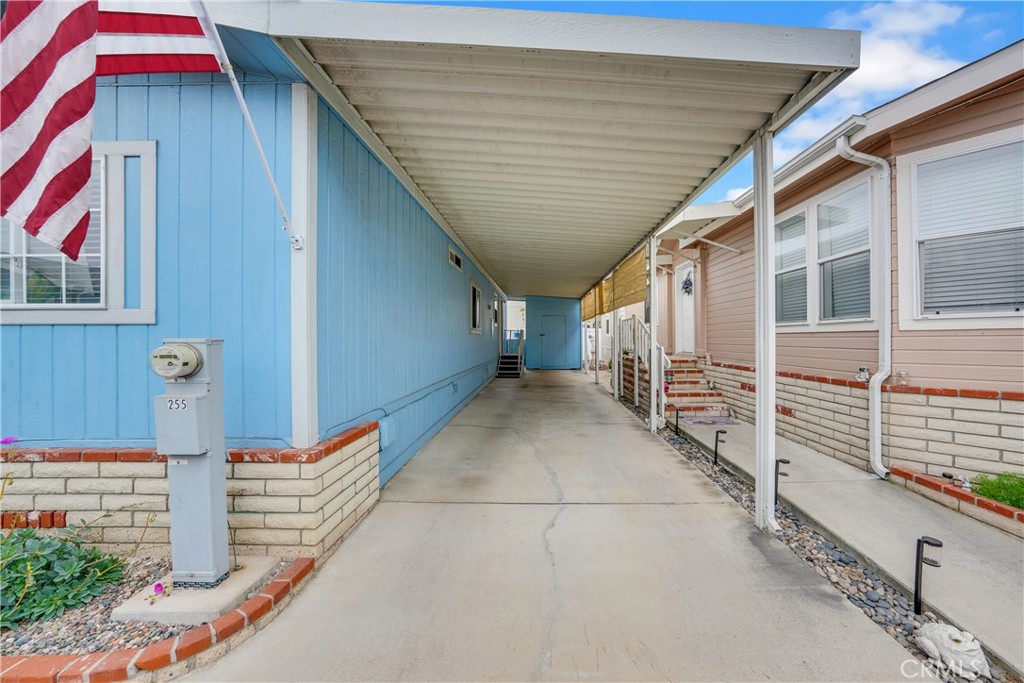 21851 Newland Property Photo 6