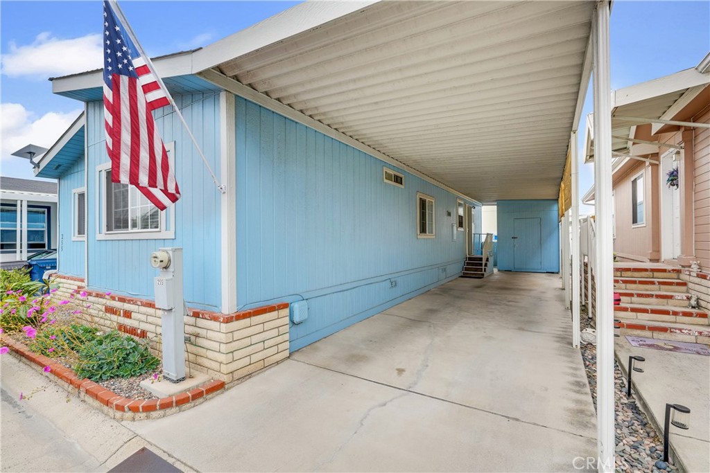21851 Newland Property Photo 7