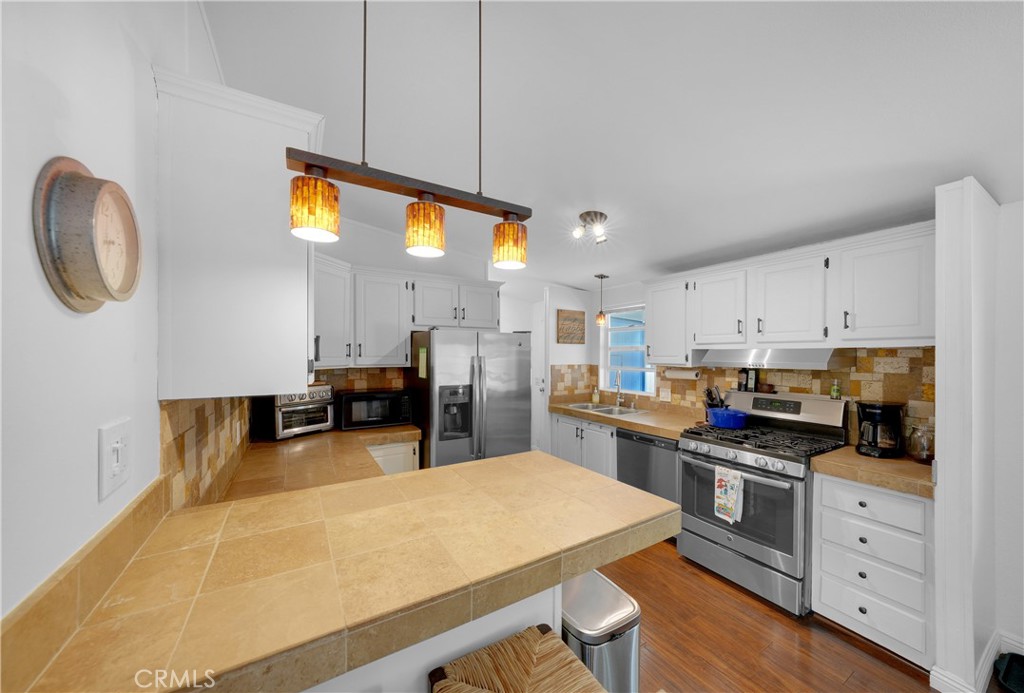 21851 Newland Property Photo 10