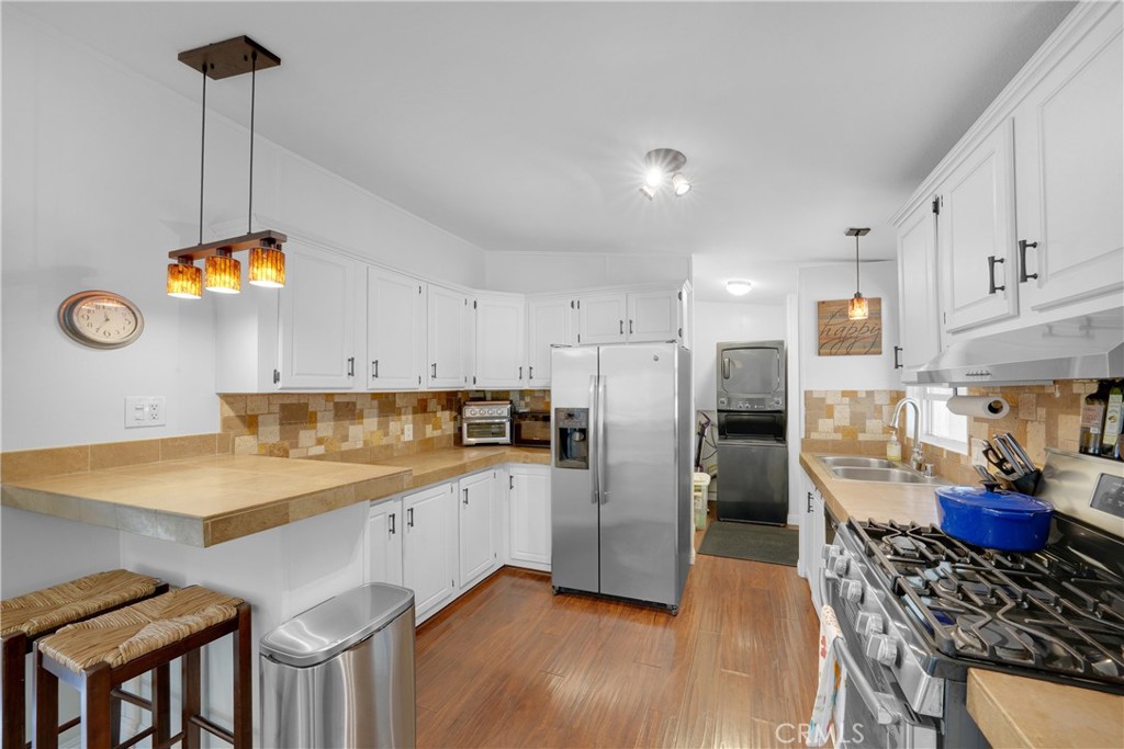 21851 Newland Property Photo 11