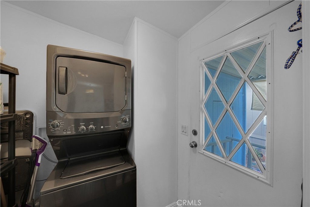 21851 Newland Property Photo 12