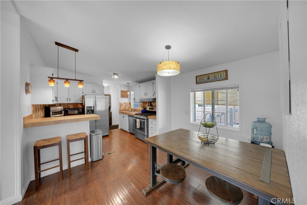 21851 Newland Property Photo 15