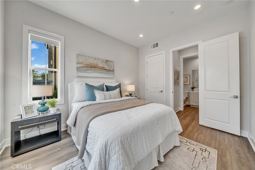 140 Walworth Property Photo 9