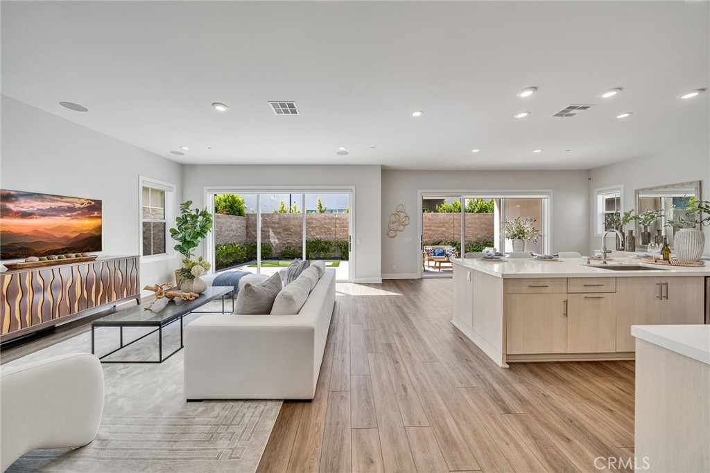140 Walworth Property Photo 13