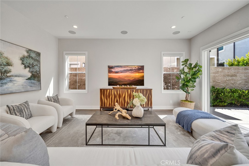 140 Walworth Property Photo 16