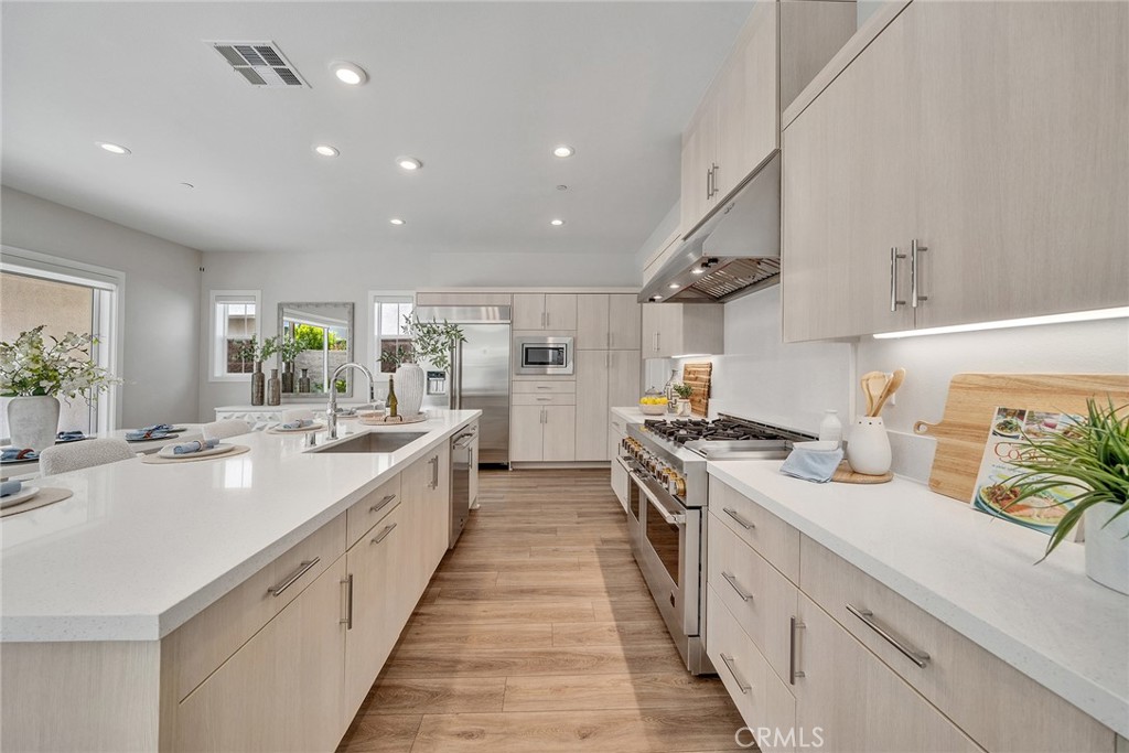 140 Walworth Property Photo 18