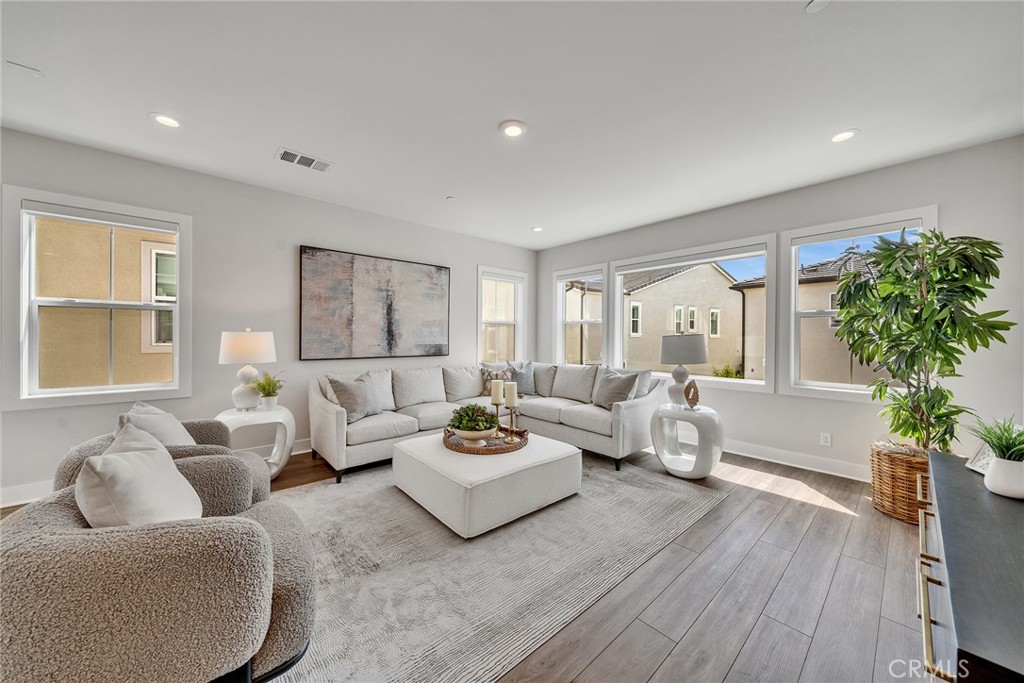 140 Walworth Property Photo 31