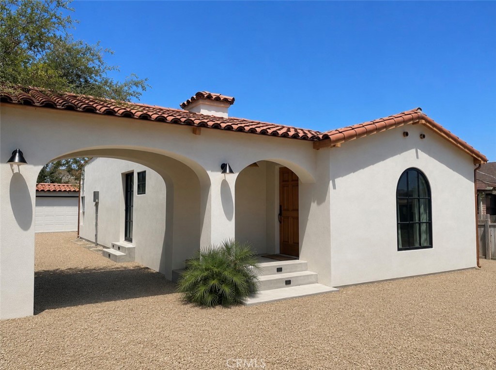 8821 S Gramercy Property Photo