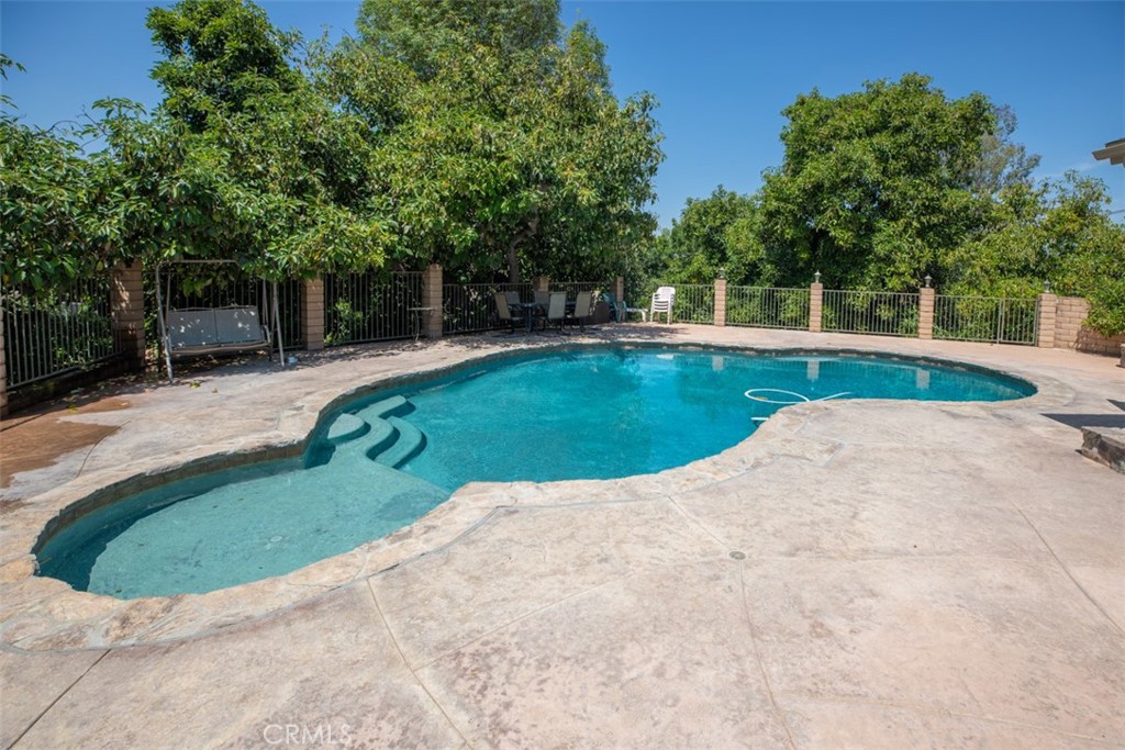 1566 Heather Property Photo 1