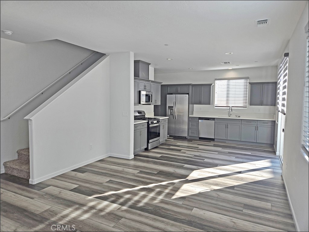 3021 N Sowell Street Property Photo 3