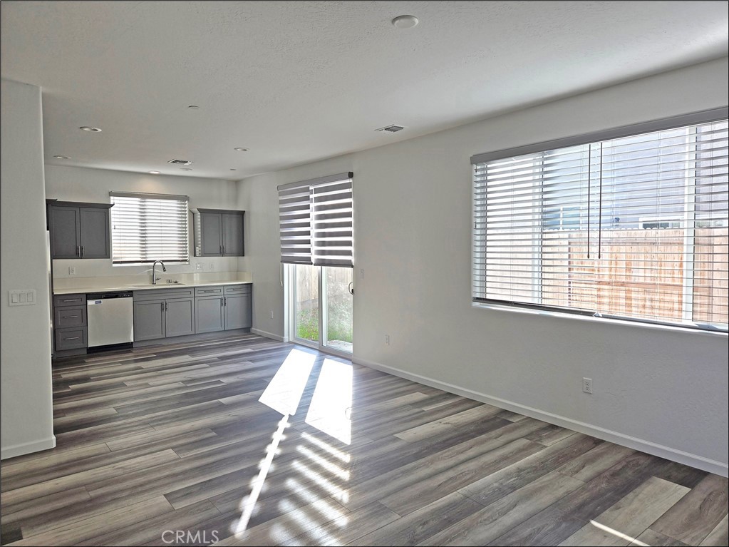 3021 N Sowell Street Property Photo 6