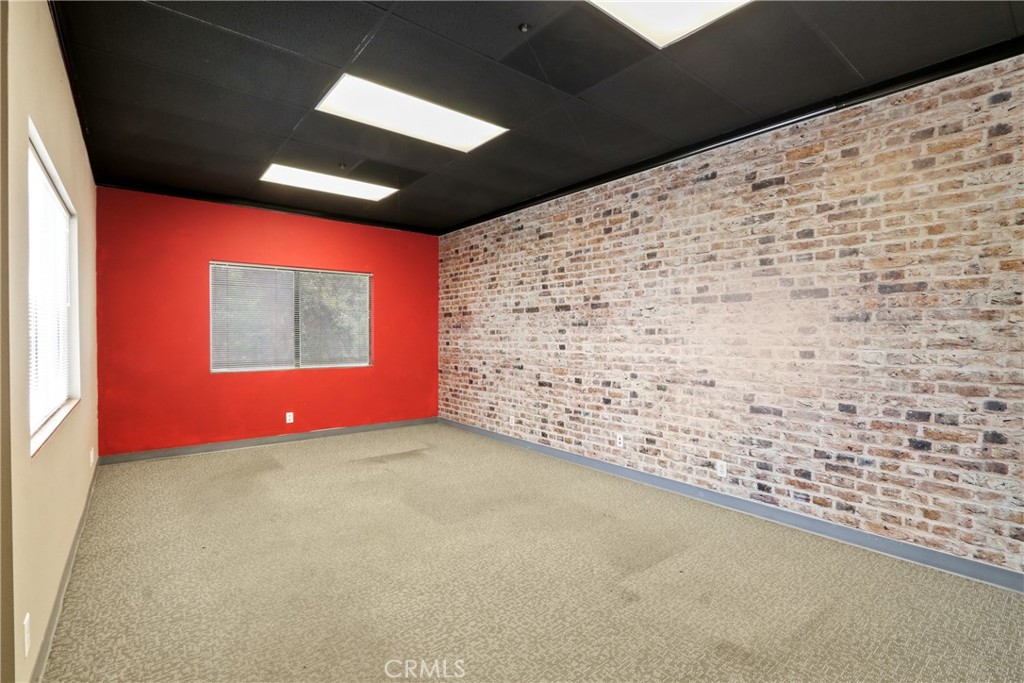2100 S Fairview Street Property Photo 7