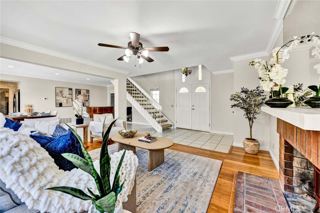 3841 Claremont St Property Photo 4