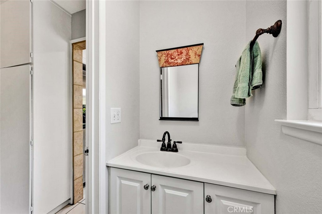 3841 Claremont St Property Photo 12
