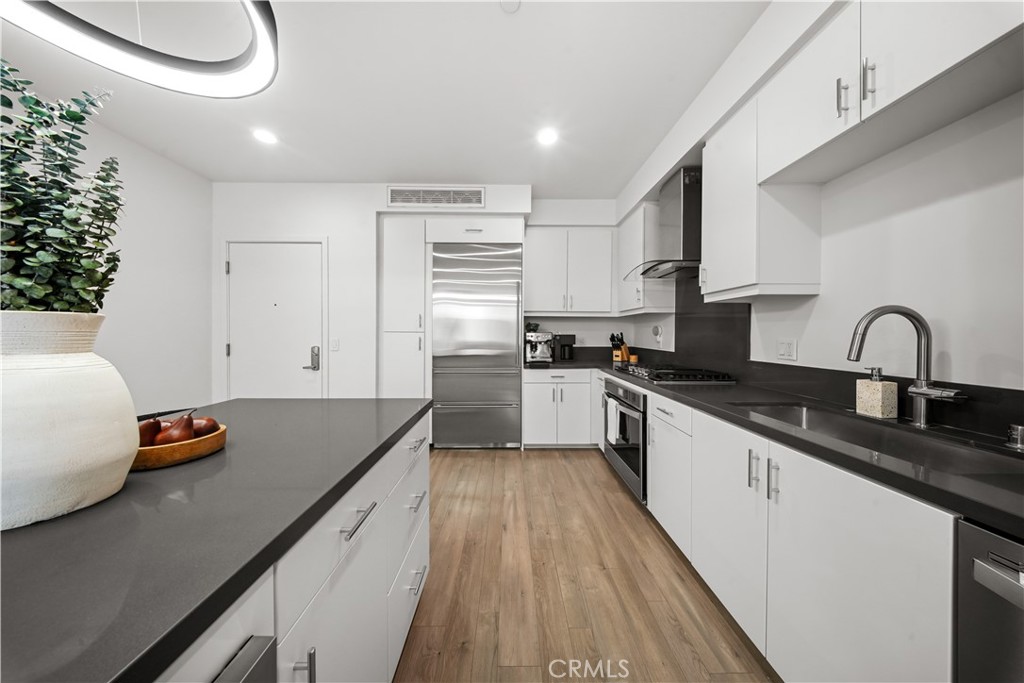 2412 Nolita Property Photo 1