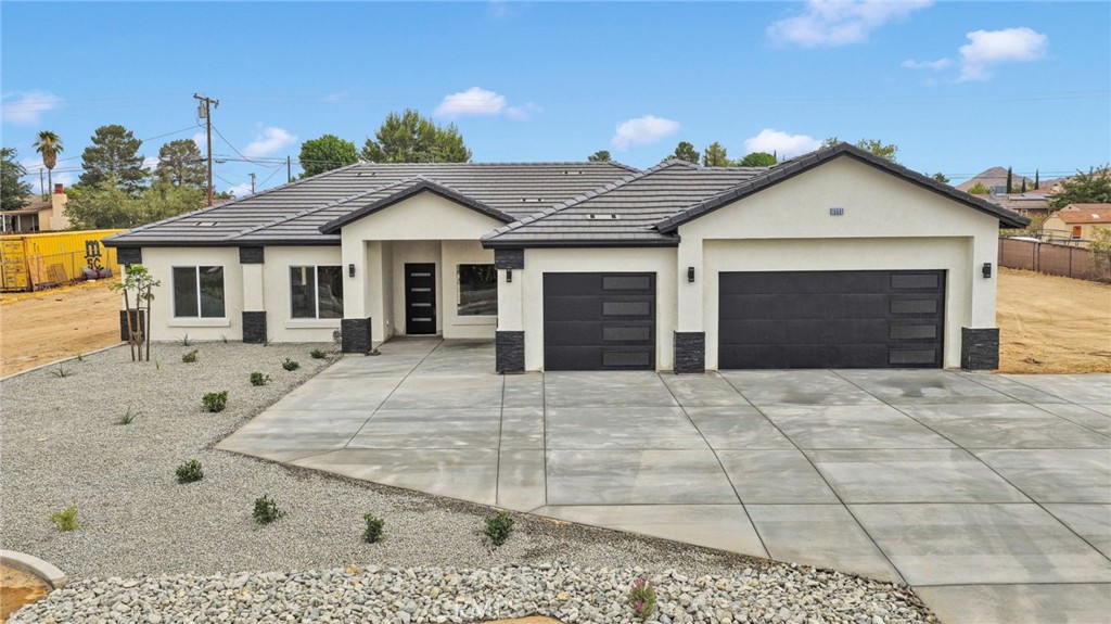 15561 Apple Valley Road Property Photo 3